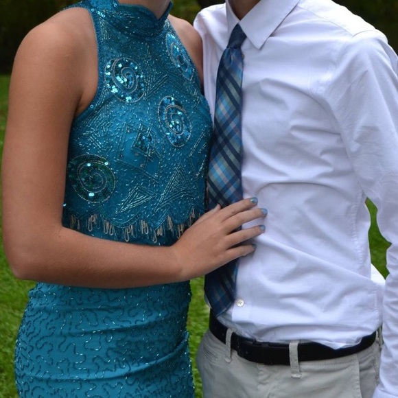 Formal dress - Picture 3 of 4