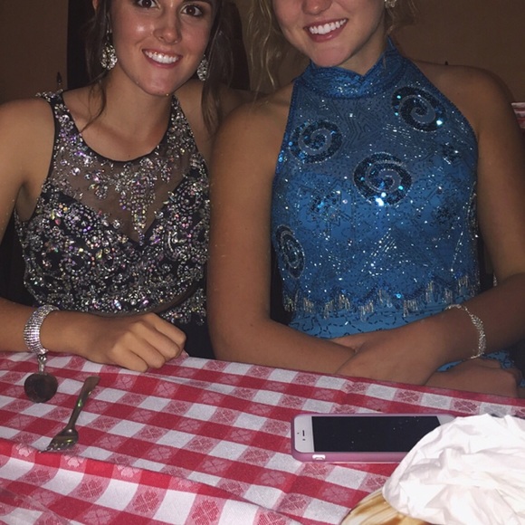 Formal dress - Picture 4 of 4