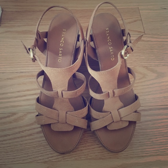 Franco Sarto nude wedges!