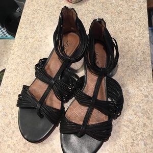Lucky Brand size 8 sandals