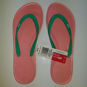 Under Armor NWT flip flops