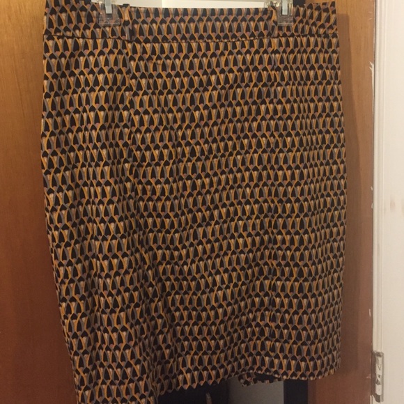 Statement skirt - Picture 3 of 3