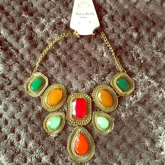 NWT Fashion Necklace