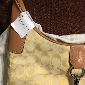 NW /Auth SV/Lem & leather Coach Purse!!!