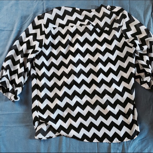 Chevron top - Picture 2 of 2