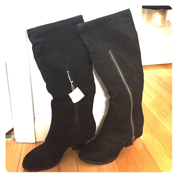 Faux suede black knee-high heeled boots. - Picture 1 of 4