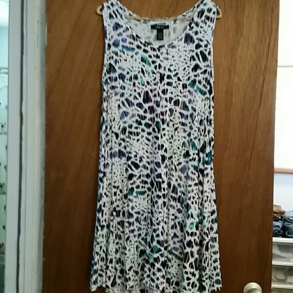 Sleeveless swing dress, beautiful colors.