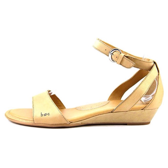 Boc pfeiffer sandals, EUC, size 8, color natural