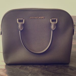 Michael Kors CINDY MEDIUM SAFFIANO DOME SATCHEL