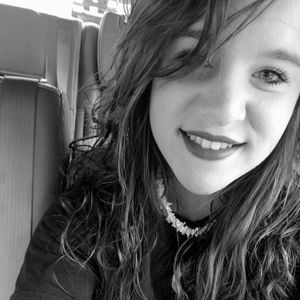 Meet your Posher, Caitlin