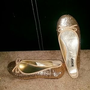 Cute Gold flats. Sze 9