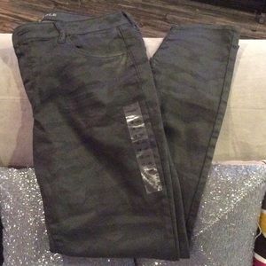 NWT Plus Size AE Camo Print Jegging