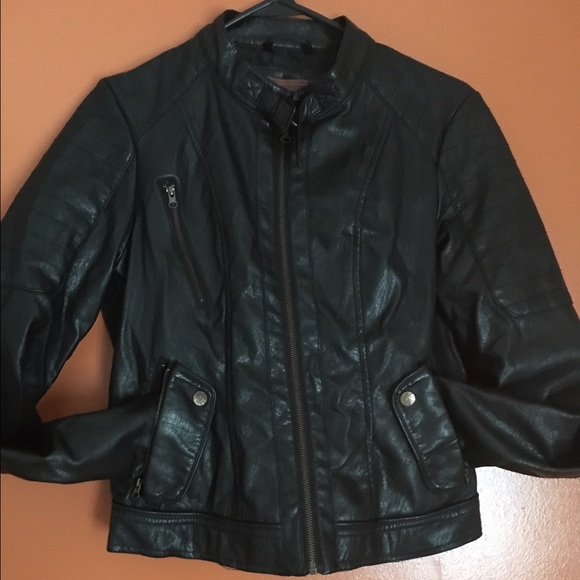 🔴 Black leather jacket