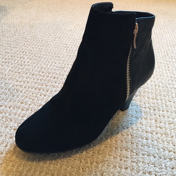 BCBGeneration black suede and leather booties - Picture 2 of 4