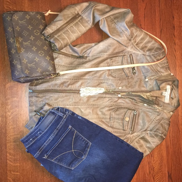 Lightly worn Dillard's Indigo jacket.