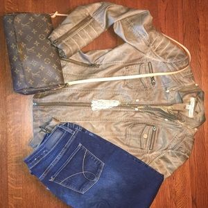 Lightly worn Dillard's Indigo jacket.