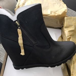 Do not purchase for HRD- ugg boots & bag