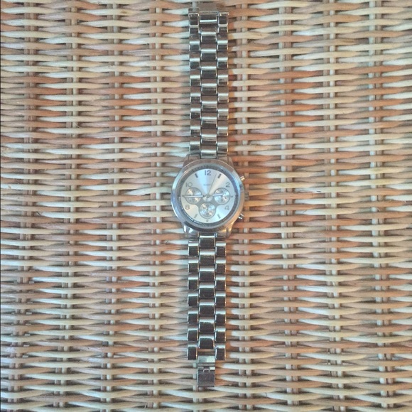 Quartz silver watch . Worn once . Literally new - Picture 2 of 2
