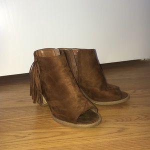 Suede booties with fringe