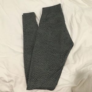 Lululemon wunderunders size 4