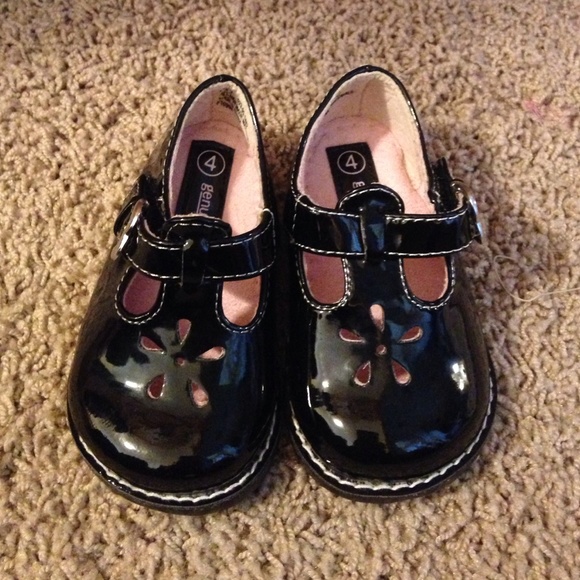 Oshkosh Genuine Kids Black Patent Dress Shoes Sz 4