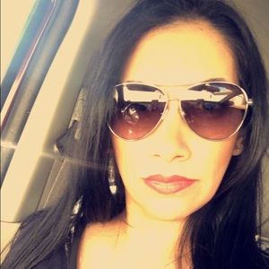 Meet your Posher, Leslie