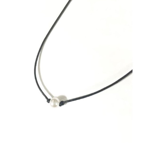Boho leather pearl necklace