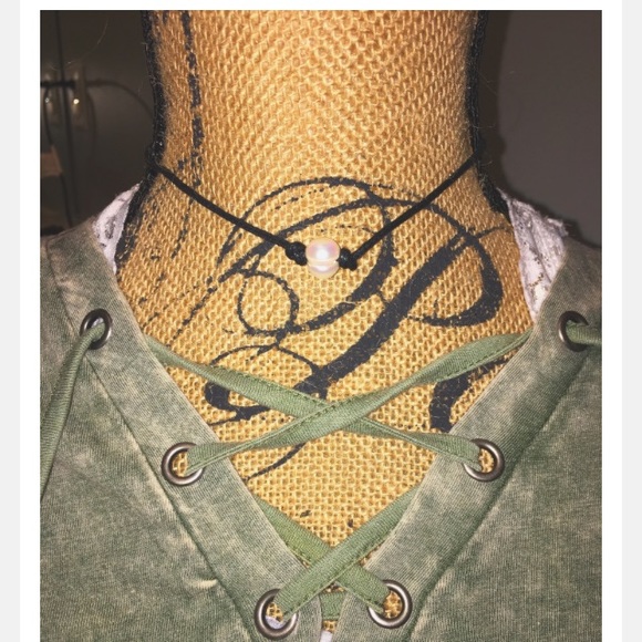 Jewelry - Leather pearl necklace