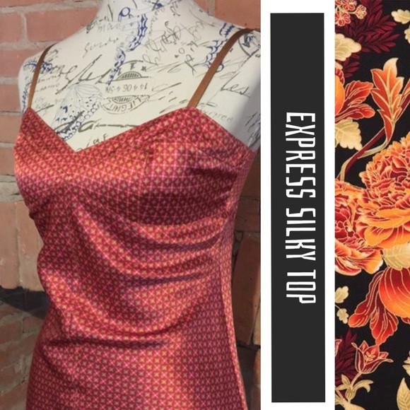 (NWOT) Express | Pretty Flower Top