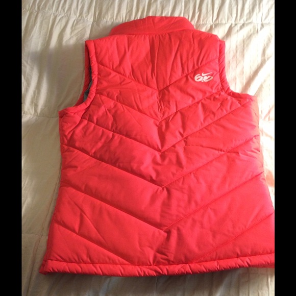 Nike vest - Picture 4 of 4