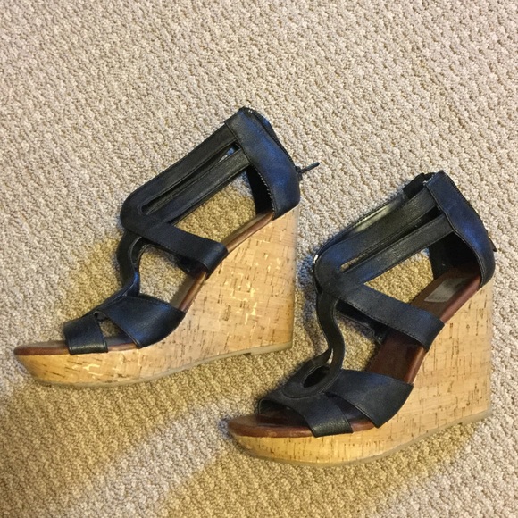 Black wedges