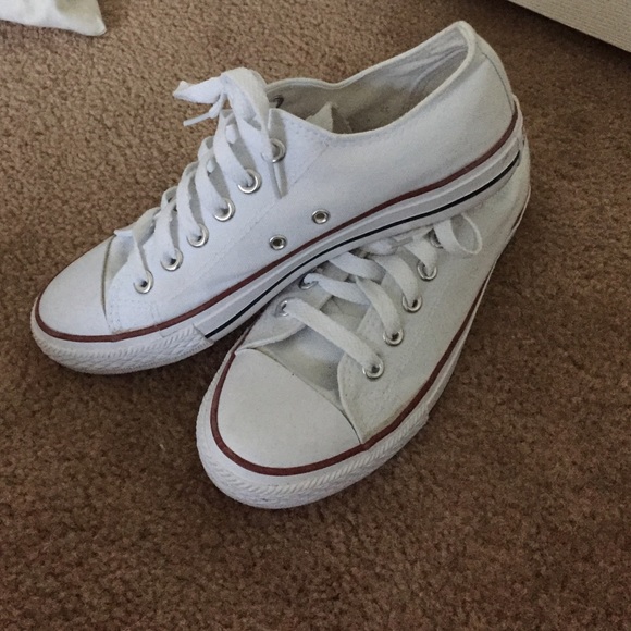 $20 ♏️ converse white all star tennis shoes