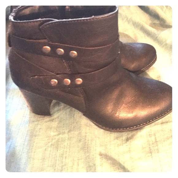 Jaclyn Smith Booties