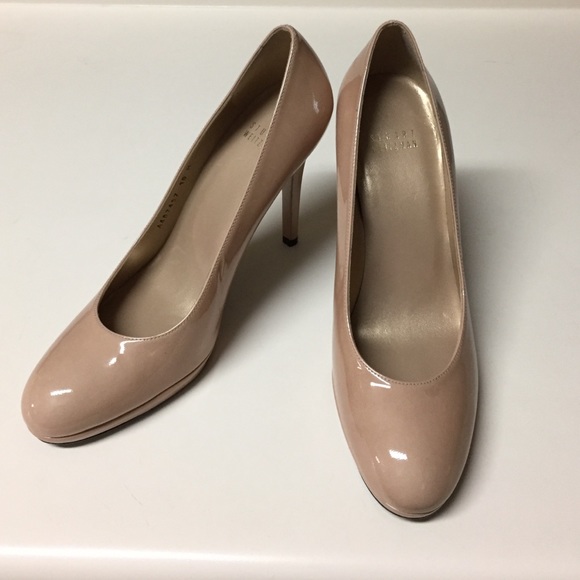 STUART WEITZMAN NUDE PATENT LEATHER PUMP