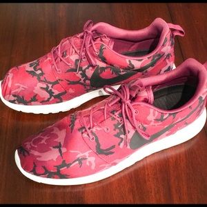 NIKE MEN'S CAMO ROSHE RUNS (NYLON) / Sz 13