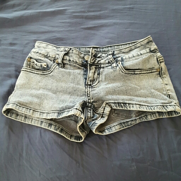 Acid washed short shorts