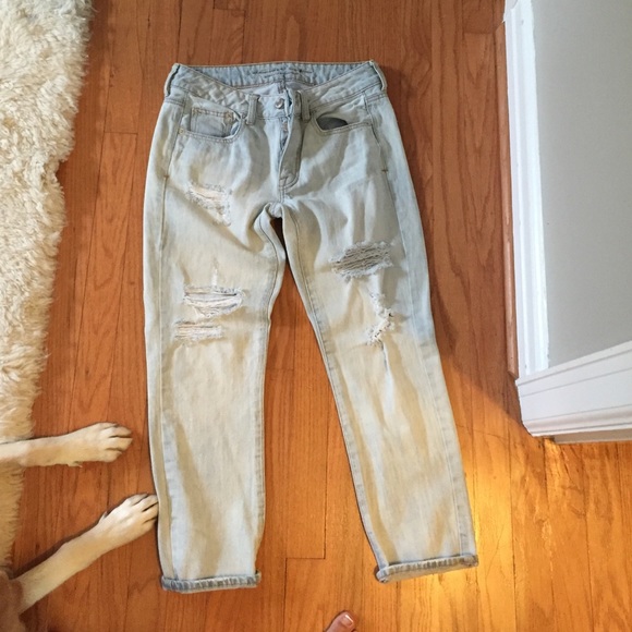 American Eagle distressed boy crop