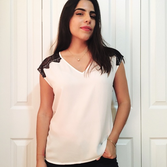 Banana Republic Tops - Banana Republic Lace Blouse Banana Republic Tops - Banana Republic Lace Blouse
