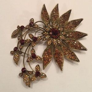 Amazing Gold Tones Floral Brooch