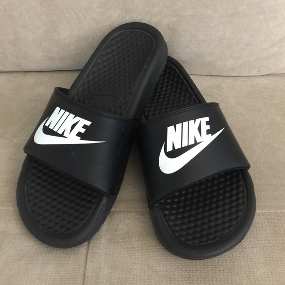 Nike Unisex Youth Slippers Size 4