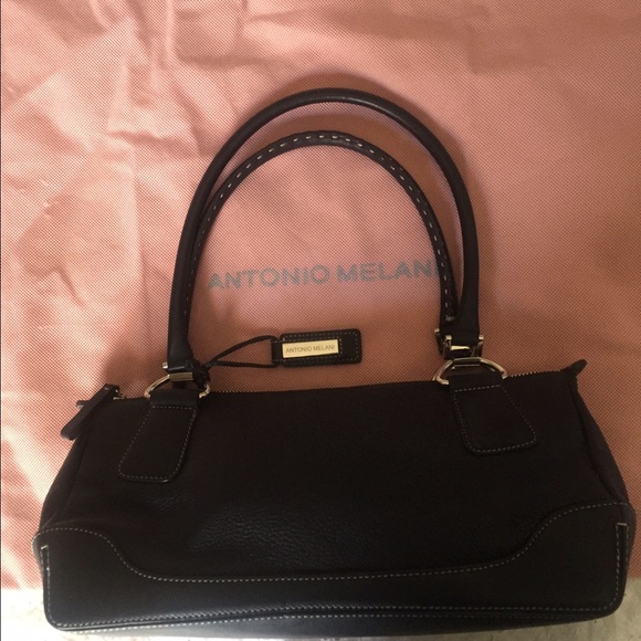 NWOT Black Antonio Melanie leather purse.