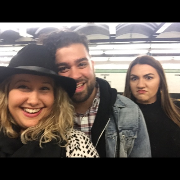 Meet your Posher, Alisabeth - Picture 2 of 4