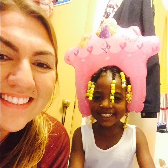 Meet your Posher, Alisabeth - Picture 3 of 4