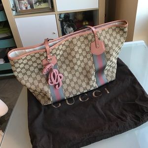 Authentic Gucci tote with pink charms！
