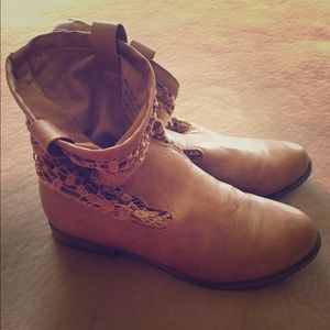 Maurice's slouchy crochet boot size 9