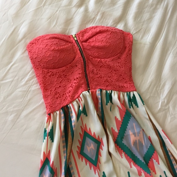 [SOLD] Corset Strapless Dress - Picture 2 of 4