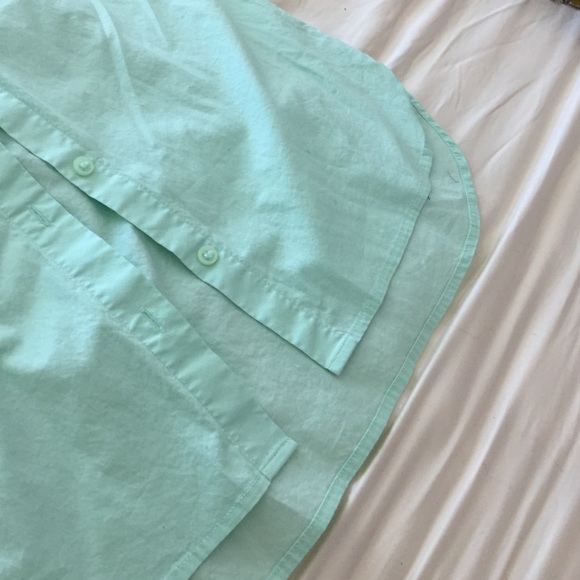 [SOLD] Short Sleeved Button Down - Picture 3 of 4