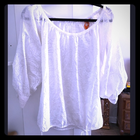 Detailed Blouse with Button-Down Back