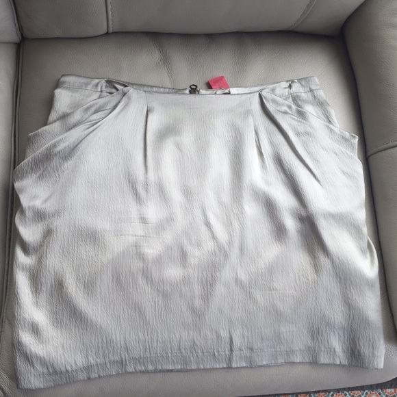 Textured silk skirt  w/draped pockets&exposed zip