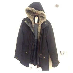Black fall/winter jacket w faux fur lining